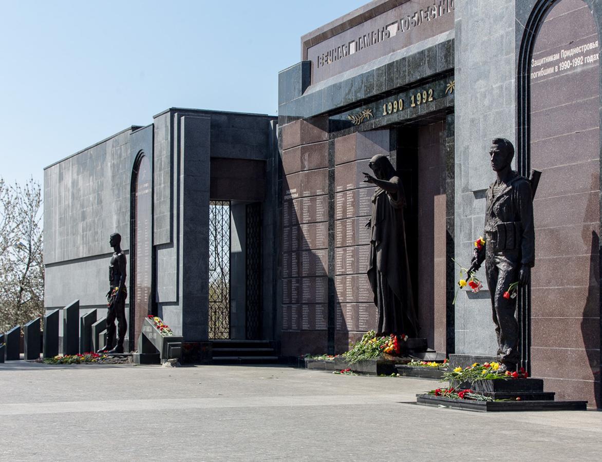 Luna Tiraspol Luaran gambar